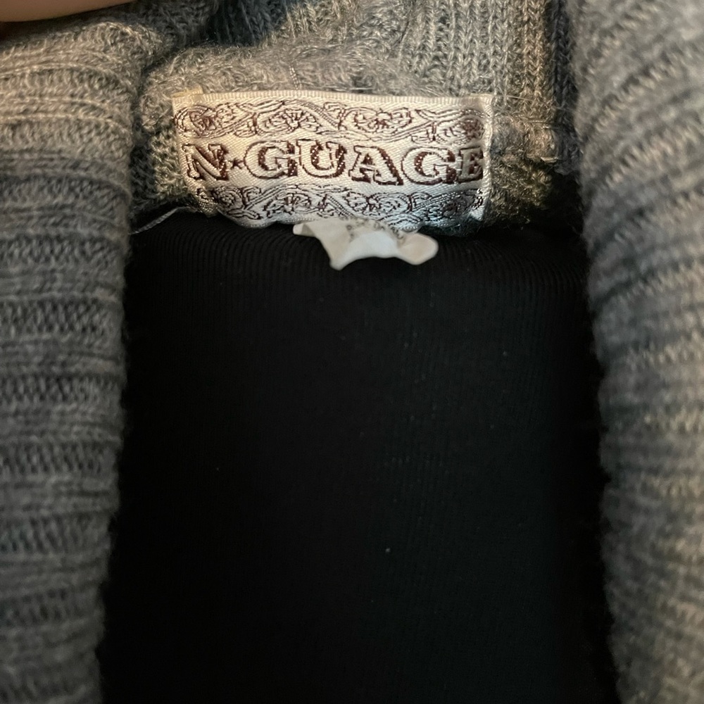 Sweater - Picture 4 of 4